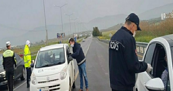 Polisten sıkı denetim! 82 kişi sokağa çıkma yasağını ihlal etti!