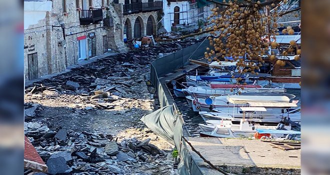 Politis gazetesi Girne Antik Liman'daki çalışmaları haber yaptı