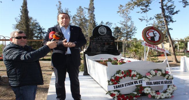 RAİF DENKTAŞ, 32’NCİ ÖLÜM YILDÖNÜMÜNDE KABRİ BAŞINDA ANILDI