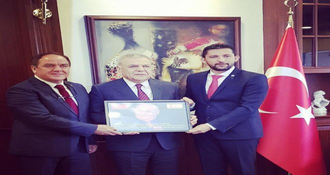 RAUF R. DENKTAŞ VE DÜŞÜNCELERİNİ YAŞATMA DERNEĞİ, İZMİR’DE TEMASLARDA BULUNDU.