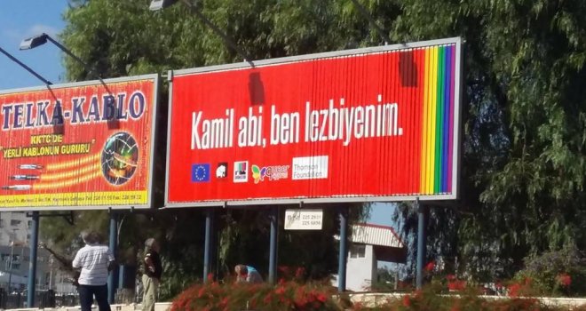 Reklam Panosunda Dikkati Çeken Bir Detay