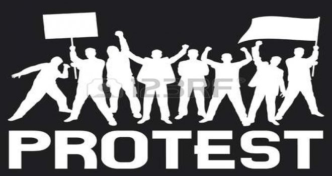 Rum  İçişleri Bakanlığı önünde protesto 