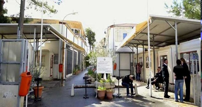 Rum Hükümet Sözcüsü: Kapıların açılması koşullar elverdiği zaman gündeme gelecek