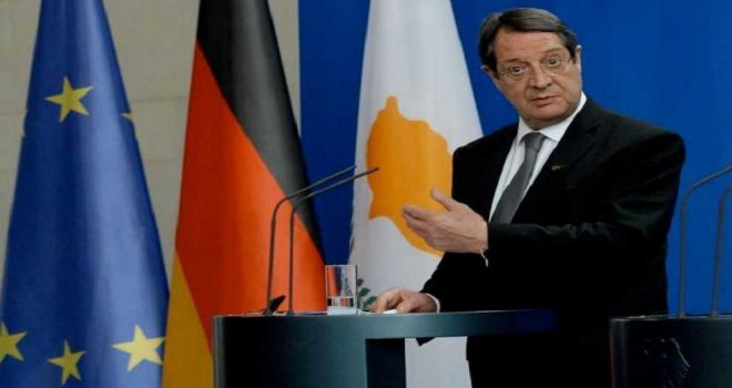 Rum Lider yasayı Yüksek Mahkeme’ye taşıdığı için eleştiriliyor