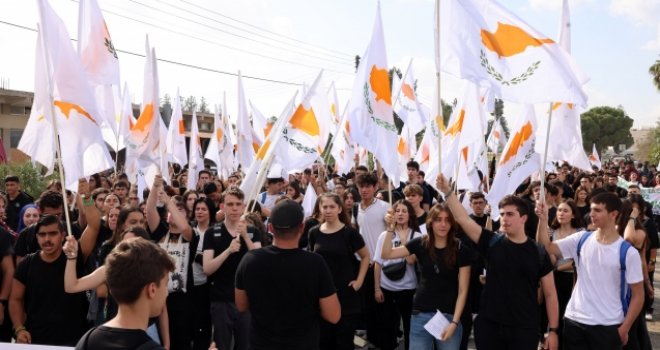 Rum öğrencilerden KKTC protestosu..