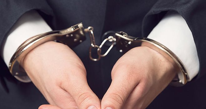 SAHTE ÖĞRENCİ BELGESİ DÜZENLEYEN ÜNİVERSİTE TANITIM OFİSİ MÜDÜRÜ TUTUKLANDI..