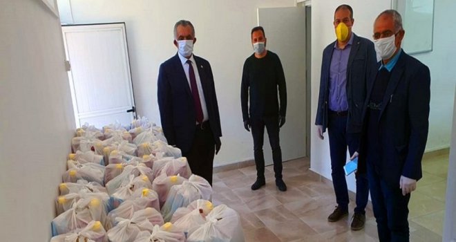 Şehit Hüseyin Ruso Ortaokulu’ndan ihtiyaçlı ailelere gıda paketi