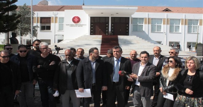 SENDİKAL PLATFORM KAMU GÖREVLİLERİ YASASI İLE İLGİLİ ÇALIŞMALARI PROTESTO ETTİ