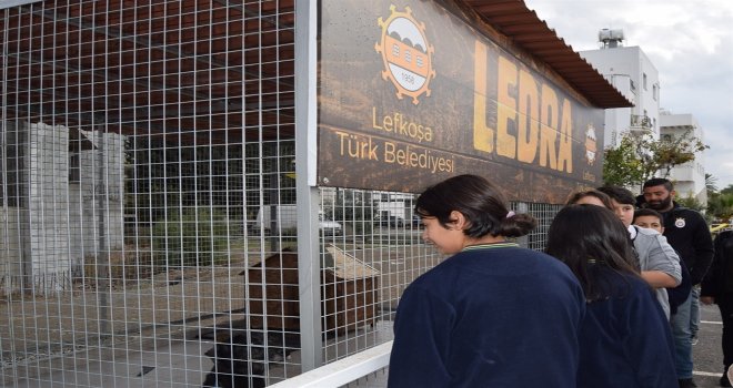 ŞHRO ÖĞRENCİLERİNDEN LTB’YE SOKAK HAYVANLARI İÇİN 225 KG KURU MAMA BAĞIŞI