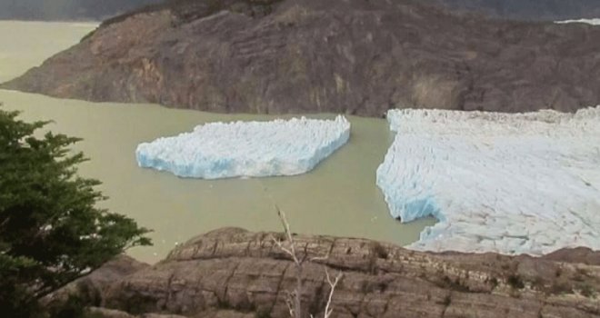 Şili’de 30 yılın en büyük buz parçası koptu