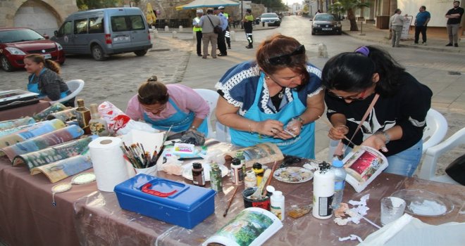 “SOKAKTA SANAT VAR, SANATA DOKUNUYORUZ” ETKİNLİĞİ NAMIK KEMAL MEYDANI’NDA SANATÇILARI BİR ARAYA GETİRDİ.