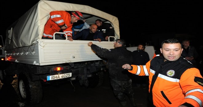 SU BASKINLARINA SİVİL SAVUNMA EKİPLERİ MÜDAHALE ETTİ