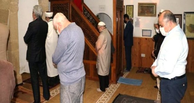 Şükür kurbanı kesildi