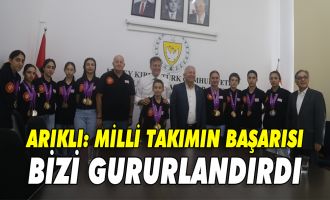 Arıklı, 41 madalya kazanan Taekwondo Federasyonu Başkanı Eyüp Zafer Gökbilen ve sporcuları kabul etti