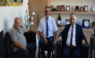 Bakan Pilli, Ortopedik Özürlüler Derneği’ni ziyaret etti