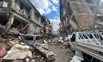 Depremlerde can kaybı 42 bini aştı