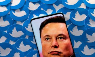 Elon Musk, Twitter'ın yönetim kurulunu feshederek kendisini tek yönetici yaptı