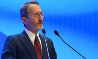 Fahrettin Altun: Yapay zekâ araçları dünyamızı ve bütün sektörleri hızla dönüştürüyor