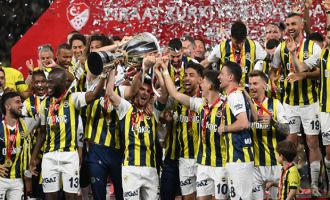 Fenerbahçe 5 yıldızlı formayla kupayı kaldırdı