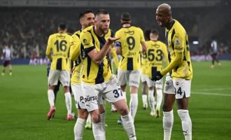 Fenerbahçe, Trabzonspor’u 4-1'le geçti: Puan farkını 3'e indirdi