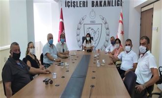 İÇİŞLERİ BAKANI BAYBARS, LEFKOŞA MUHTARLAR BİRLİĞİ’Nİ KABUL ETTİ