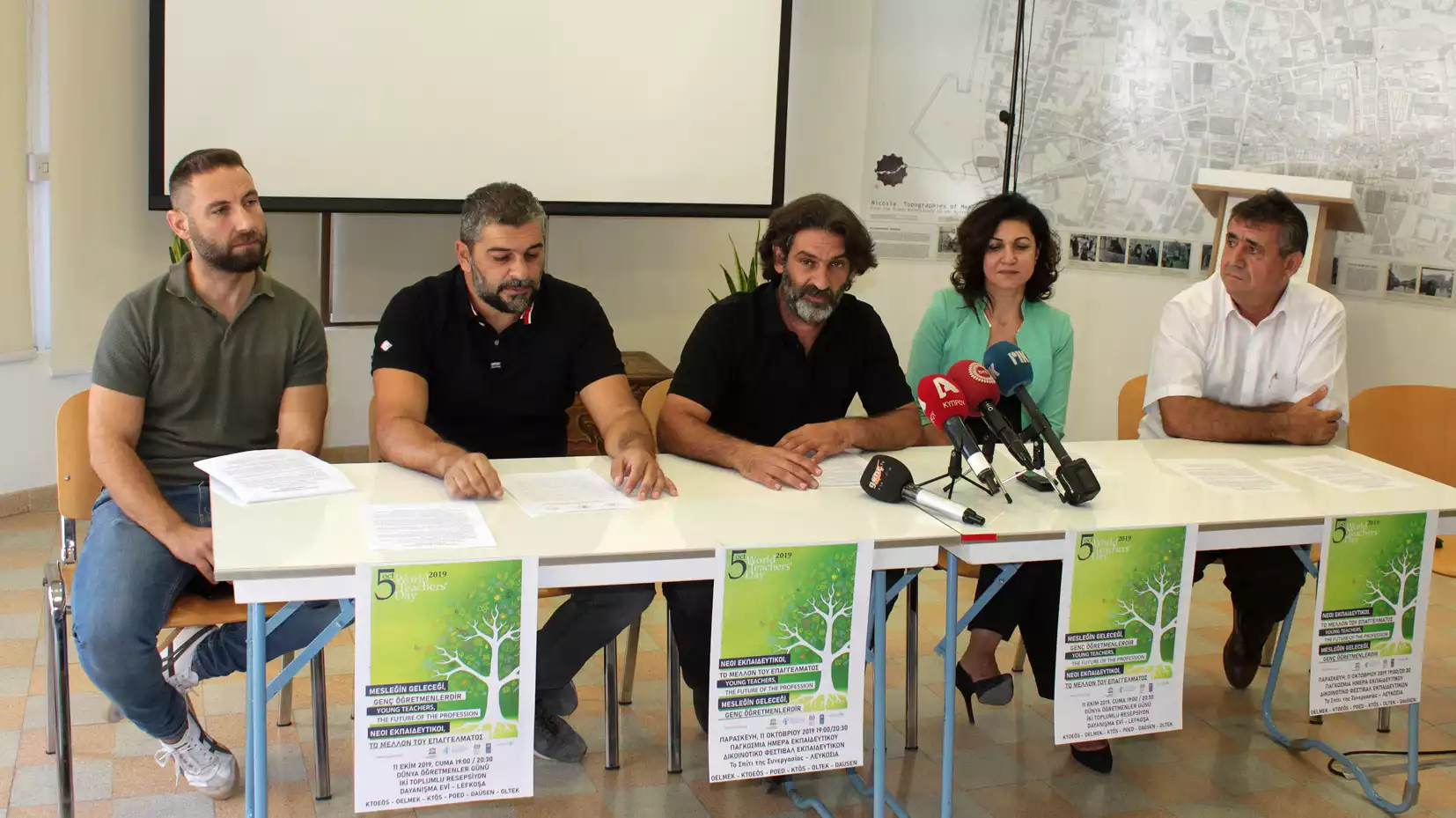 Kıbrıslı Türk ve Rum öğretmen sendikaları basın toplantısı düzenledi