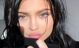 Kylie Jenner, Türk tasarımı elbise tercih etti