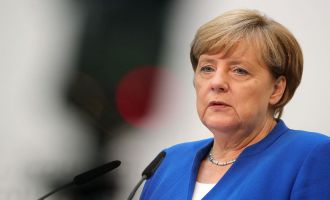 MERKEL, NAVALNIY'IN ZEHİRLENMESİNDEN SORUMLU OLANLARIN ADALET ÖNÜNE ÇIKARILMASINI İSTEDİ