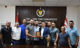 OĞUZ BAKANLIK FUTBOL TAKIMINI KABUL ETTİ