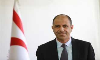 ÖZERSAY: “AŞI MESELESİ İNSANİ BİR MESELEDİR, SİYASİ BİR DİL KULLANILMAMALI”