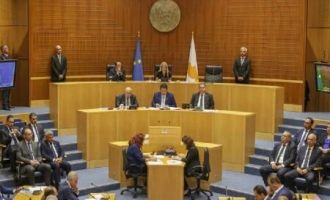 Rum Meclisi, Göçmenlerin TMK’ya başvurmasını engellemek için fon kurmayı hedefliyor