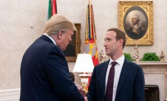 TRUMP, FACEBOOK'UN ÜST YÖNETİCİSİ ZUCKERBERG İLE GÖRÜŞTÜ