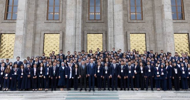 TBMM Başkanı Kurtulmuş Meclis'te KKTC’li gençleri ağırladı