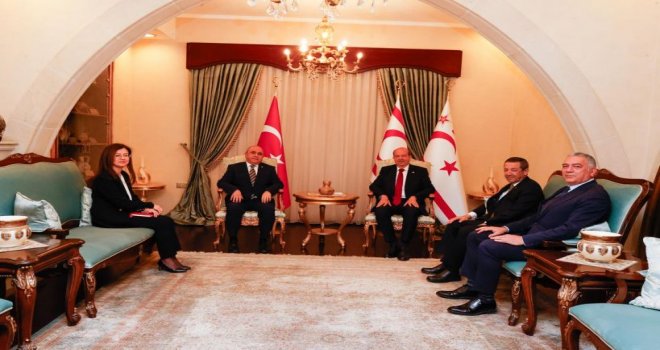 TC Lefkoşa Büyükelçisi Başçeri, Cumhurbaşkanı Tatar'a güven mektubunu sundu