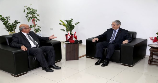 TC LEFKOŞA BÜYÜKELÇİSİ KANBAY, MİLLİ EĞİTİM VE KÜLTÜR BAKANI ÖZYİĞİT’İ ZİYARET ETTİ.