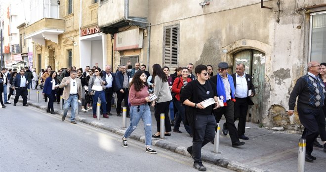 TDP MİLLETVEKİLİ ADAYLARI LEFKOŞA'DA ÇARŞIYI GEZDİ