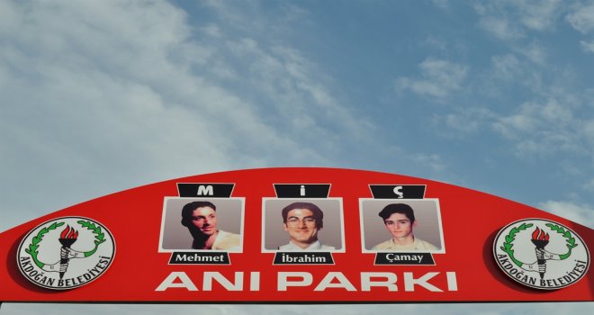 TRAFİK KAZASINDA HAYATINI KAYBEDEN ÜÇ GENCİN İSİMLERİ AKDOĞAN’DA PARKTA YAŞATILACAK..