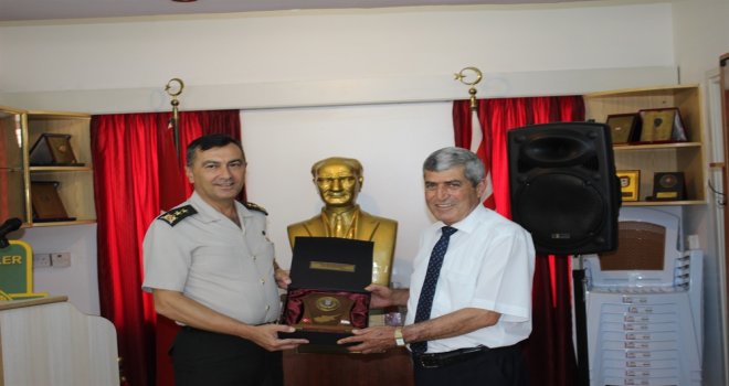 TÜMGENERAL YILDIRIM YENİ YÖNETİMİNİ OLUŞTURAN EMEKLİ POLİSLER DERNEĞİ’Nİ ZİYARET ETTİ