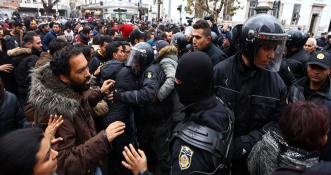Tunus’ta hayat pahalılığı protestoları 