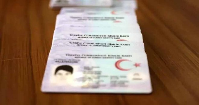 Türkiye Cumhuriyeti kimliği alacaklara Interpol şartı aranacağı açıklandı