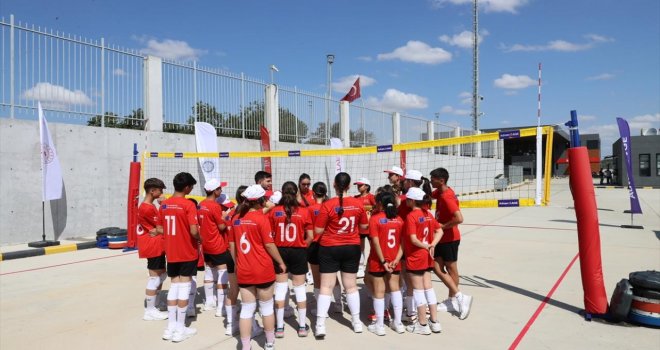 Türkiye-Yunanistan sınırında voleybol dostluk maçı oynandı