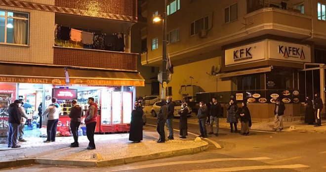 Türkiye'de sokağa çıkma yasağını duyanlar marketlere akın etti