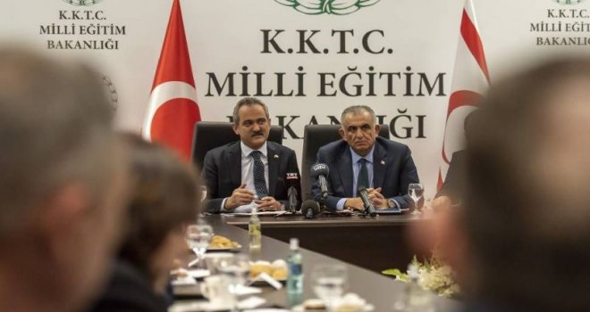 Türkiye’den KKTC’ye 750 adet akıllı tahta gönderilecek