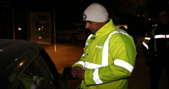Ülke genelindeki trafik denetimlerinde 311 sürücü rapor edildi