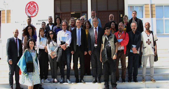 Uluçay 11 ülkeden sanatçıları kabul etti