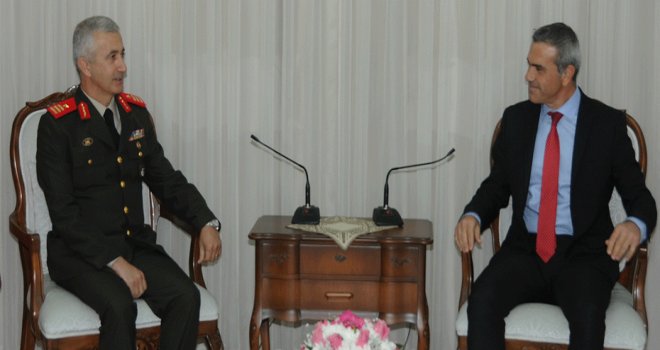 Uluçay, GKK Komutanı Tuğgeneral Algan’ı kabul etti