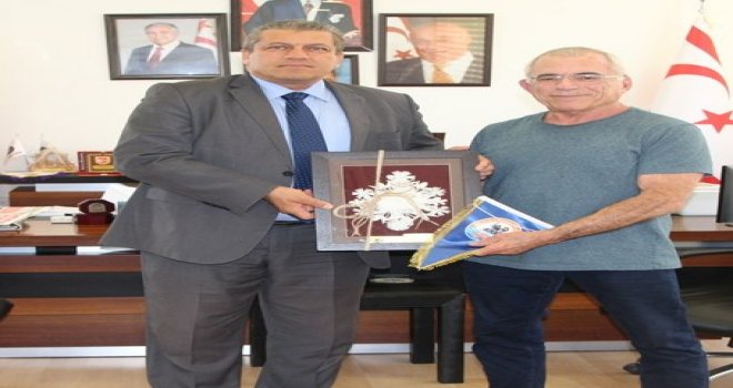 ÜNLÜ TASARIMCI JANOFF GAZİMAĞUSA BELEDİYESİ’Nİ ZİYARET ETTİ