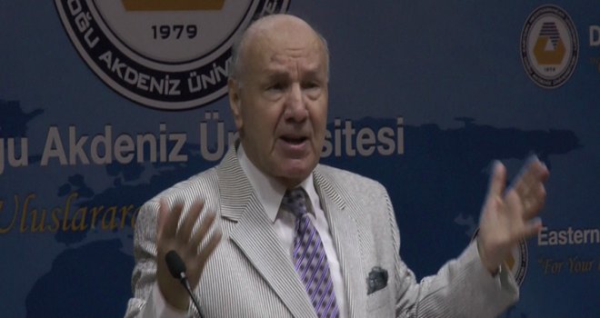 Usta yazar Şahin, DAÜ’de öğrencilerle bir araya geldi
