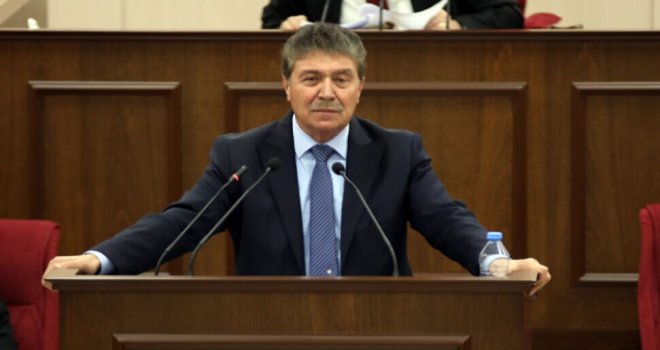 Üstel: Okullarda başörtüsü takılmasına izin veren Disiplin Tüzüğü geri çekildi