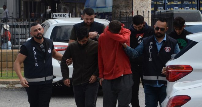 Uyuşturucu satıcılarına suçüstü!